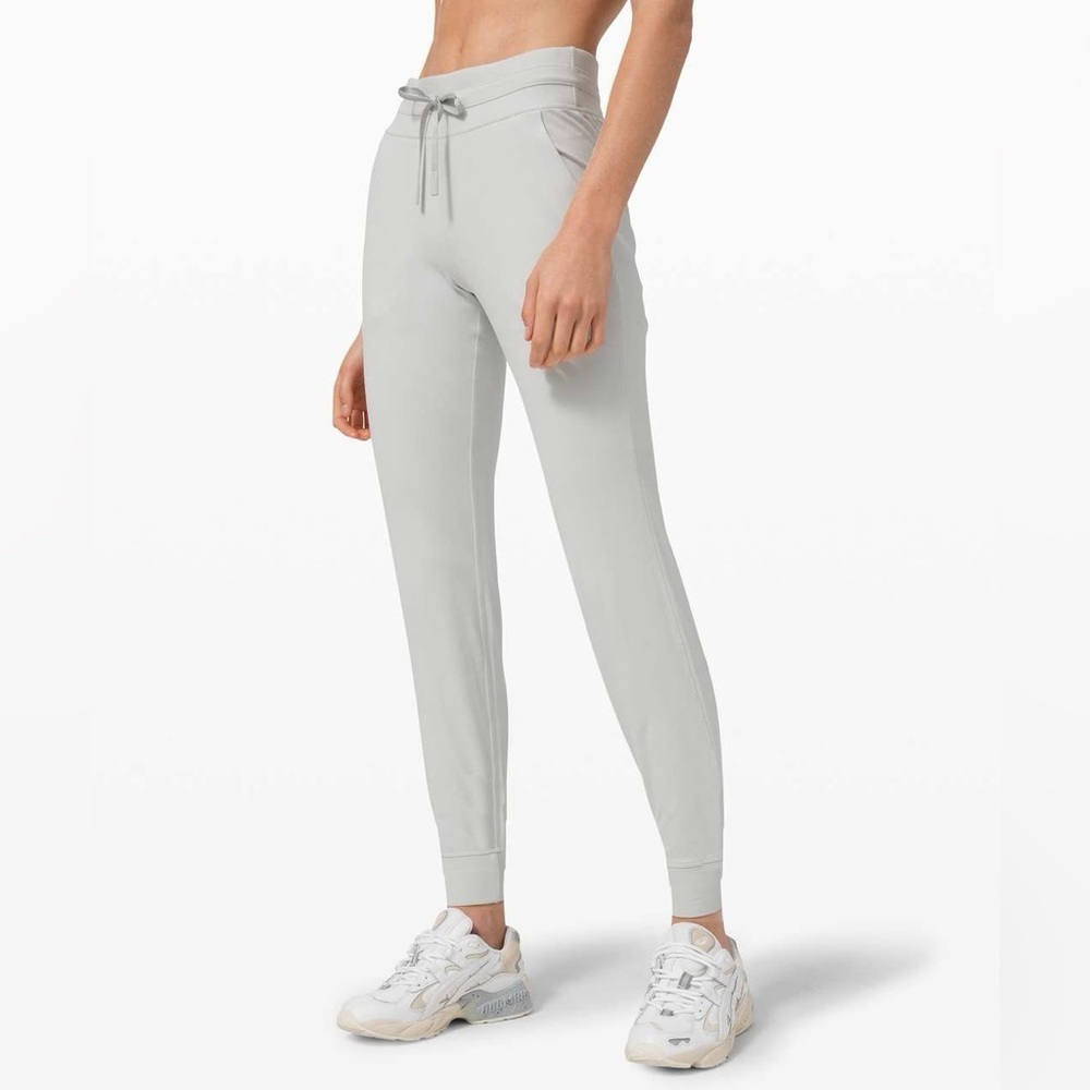 Lululemon Ready To Rulu Pant in Vapor NWT - Picture 2 of 6